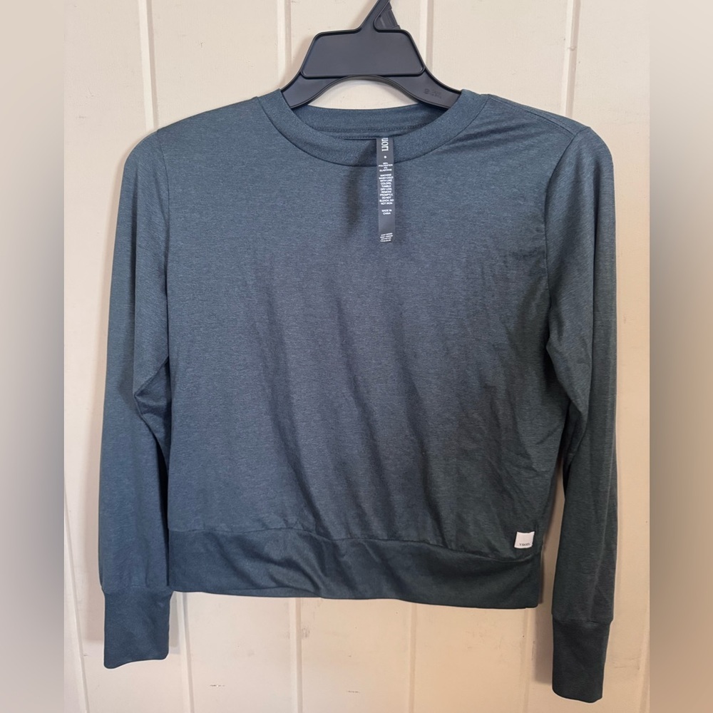 Vuori Women’s Long Sleeve Crewneck Top in Slate Blue - Picture 2 of 5